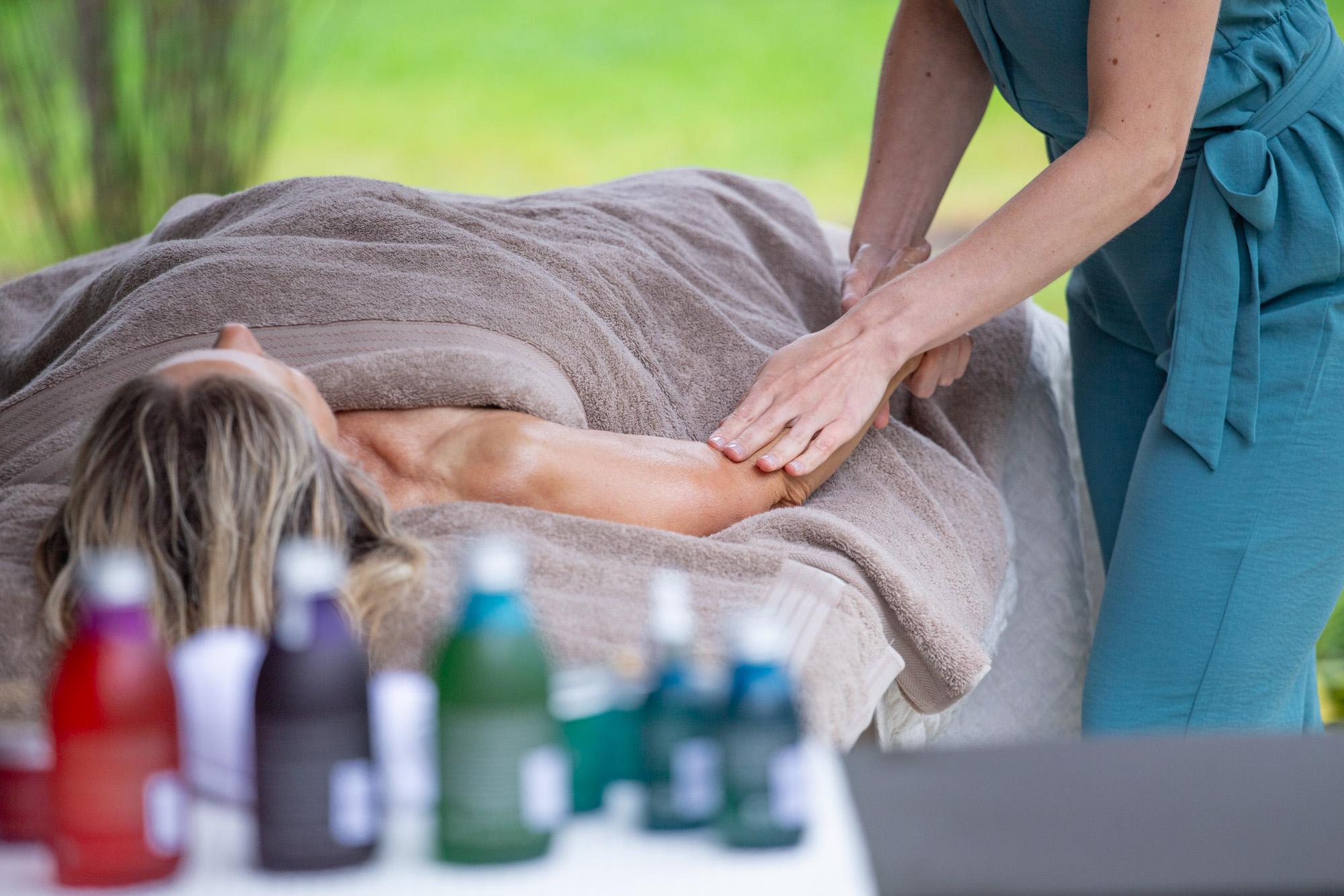 files/lady-therapist-massage-treatment-oils-organic.jpg